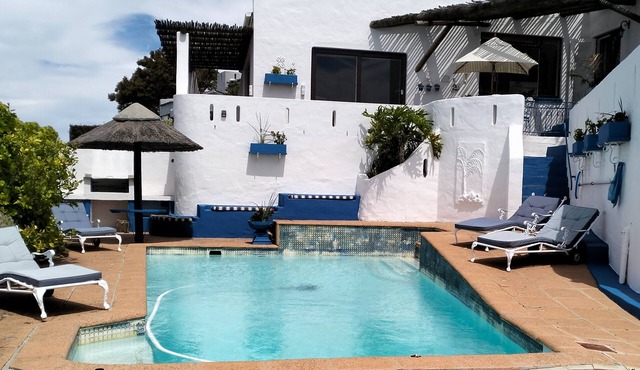 Rocky Beach Self Catering Home Simon's Town. Panoramic sea views of False Bay. in Cape Town