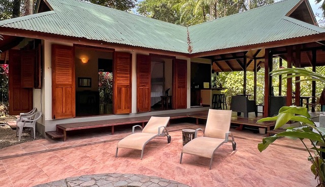 Romantic getaway with plunge pool in jungle garden