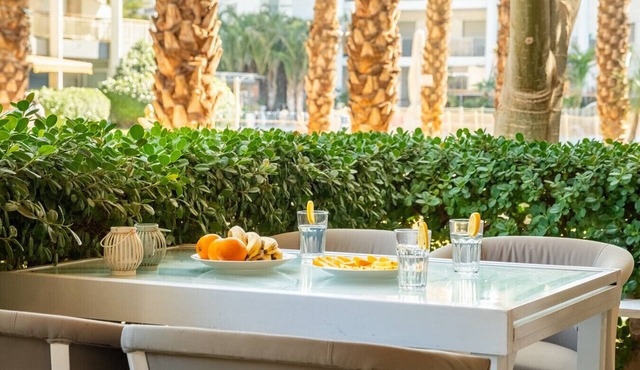 Royal Park 2BR Family Apt | Pool & Free Parking