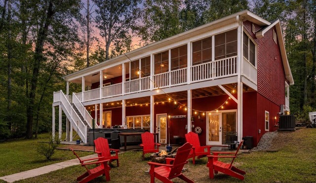Rustic Lakefront Oasis - Hot Tub, Game Room, Kayaks/Canoes, and Fishing Rods in Roxboro