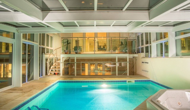 Sandbanks Peninsula Stunning Modern Luxury House - Heated Pool & Hot Tub in POOLE