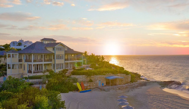 Santosha Villa Estate, Private Staffed Beach Resort All to Yourself, Sleeps 21 in Long Bay Village