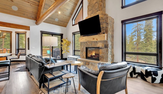 Scenic and Spacious 3-bedroom Home. Pet Friendly! in Blue River