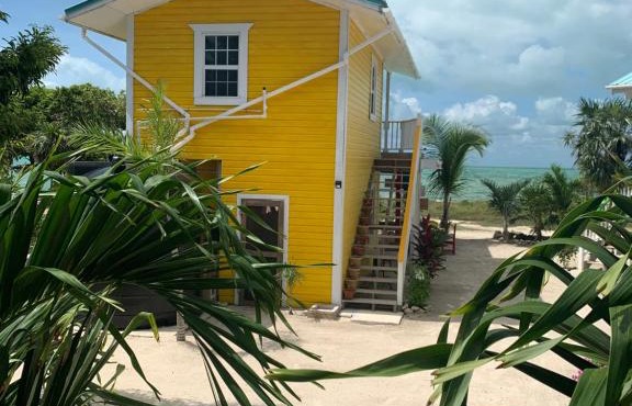 Secret Beach Cabanas, Yellow Cabana in San Pedro
