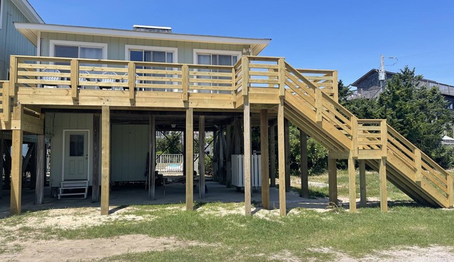 Semi-Oceanfront Beach Cottage I. Access across street to shops and restaurants
