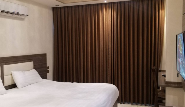 Seven Days Hotel