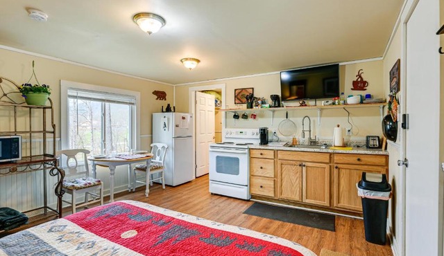 Shared Hot Tub & Fire Pit: Tranquil Whittier Gem! in Whittier