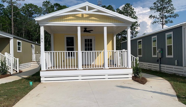 Short drive to the beautiful 30-A beaches! Cozy Riverwalk Landing Cottage 4-D in Freeport