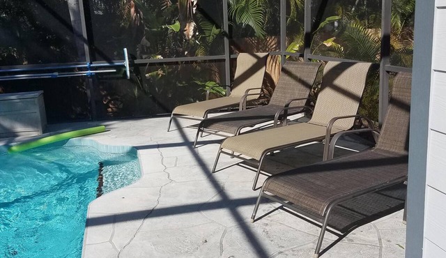 Siesta Key Master suite 1 Lg BR & 1 large bonus rm w bed Heated Pool & Pets ok in Sarasota