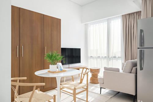 Silkhaus Vacation Homes Luxury Studio in Residential Neighborhood