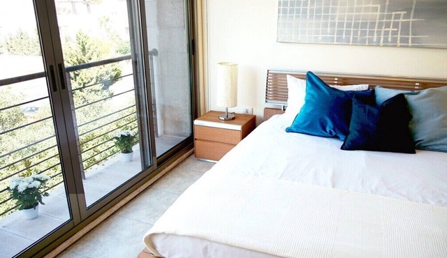 Sleek & Cozy Apartment with Pool & Patio In Abdoun