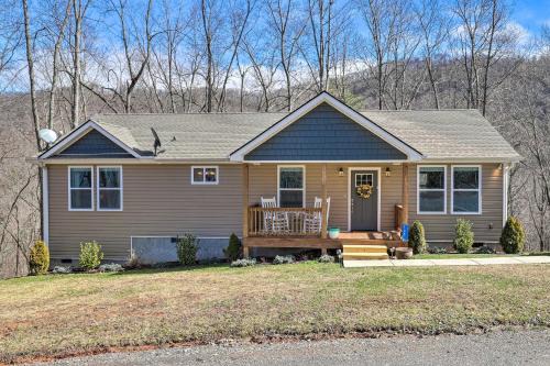 Smoky Mountains Leicester Home w/Deck!