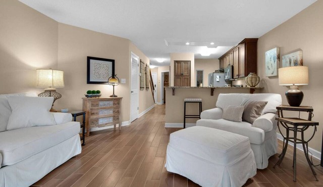 Snowbird Friendly-Lakeside Condo | Tennis, Pools, Golf, Marina(w/Fee)|Short ride to Destin and Eglin in Niceville