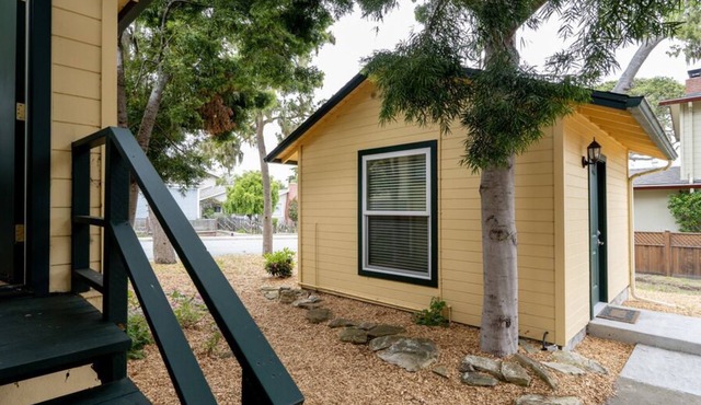 Snuggle Up - Pacific Grove Studio - Cozy Cottage in Pacific Grove