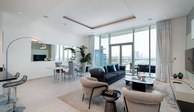 Sophisticated 1BR Palm Apt w/Beach Access
