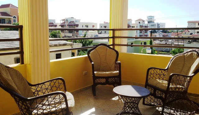 Spacious 2-bedroom Apartment With Private Terrace Near SDQ Airport Fast Wi-f in Santo Domingo Este