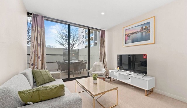 Spacious 3-Bedroom Apartment + Lifestyle Amenities in Lyneham