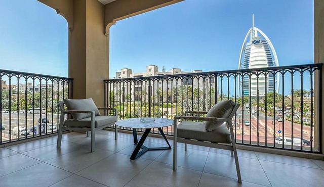 Spacious 3BR in Lamtara, Burj View