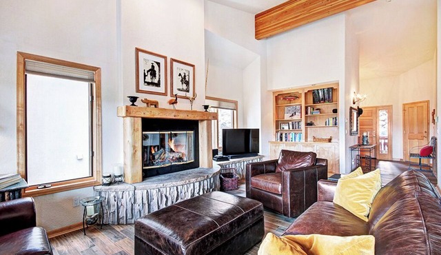 Spacious 4BR townhome in Breckenridge with amazing views and hot tub at Charter Ridge 60.