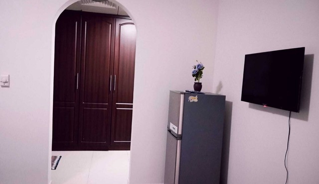 Spacious 5-bedroom apartment in lovely Abu Dhabi with AC, WiFi