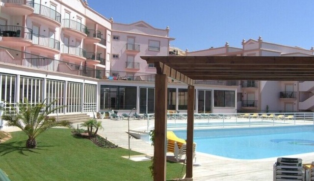 Spacious apartment. Huge balcony overlooking pools & gardens. Free WiFi. 3071/AL in Praia da Luz