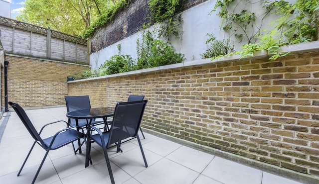 Spacious apartment with private patio in London