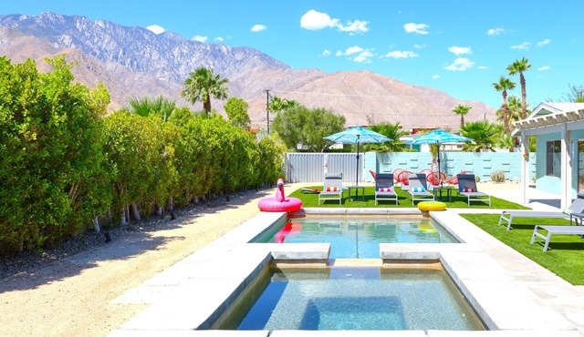 Spacious, Chef'sKitchen, Saltwater Pool/Spa, KingBeds, Firepit, BBQ, Games, Desk in Palm Springs