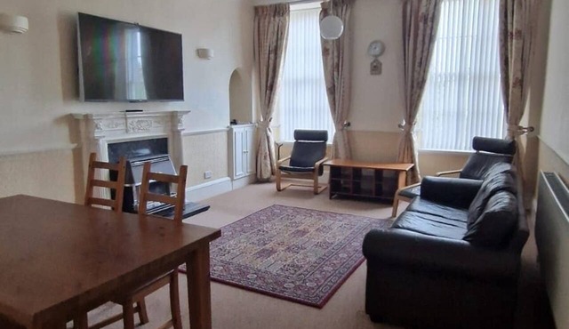 Spacious Clean Central Near Train Stn & University in Edinburgh