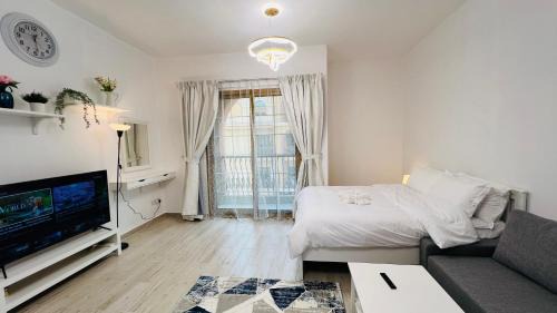 Spacious Furnished studio with balcony Spain cluster International city