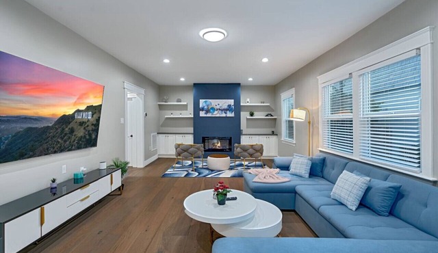 Spacious Hollywood Home | Minion Room & Pickleball in Los Angeles