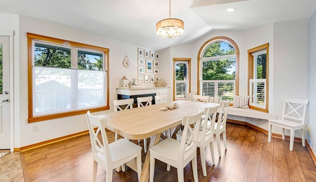 Spacious home with fenced yard, deck, grill, fast WiFi, & game room in Cannon Beach