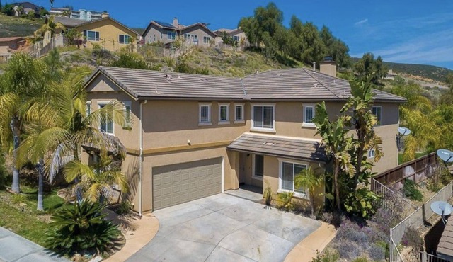 Spacious house with mountain view in Spring Valley