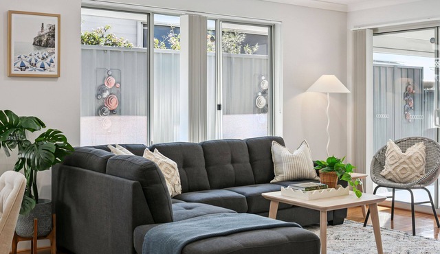 Spacious Luxury 5-bedroom house near Scarborough Beach in Doubleview