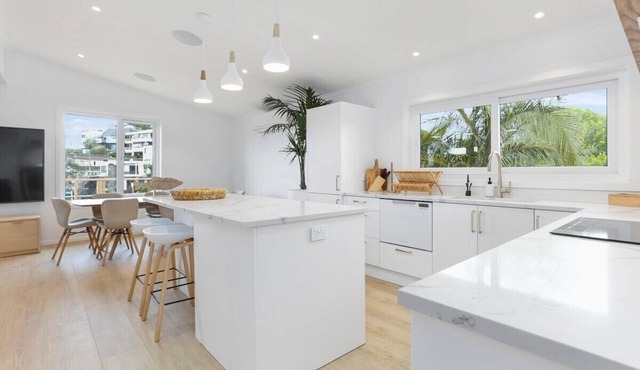 Spacious Luxury Apt w/Sea Views