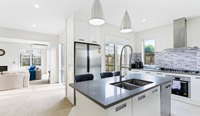 Spacious Modern 3BR Home | WiFi Netflix & Office