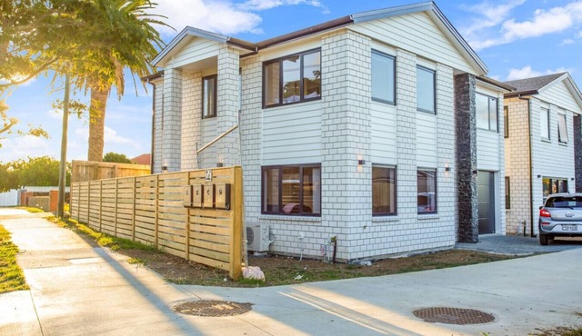 Spacious Modern Home near Airport and Manukau City