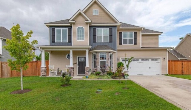 Spacious Pool Oasis, Private Fun Home Near to Base with a Game Room!