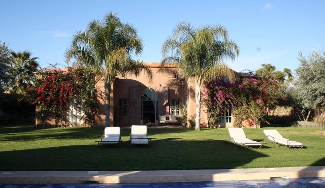 Spacious, private 3 bedroomed luxury villa with pool and high speed internet in Marrakech