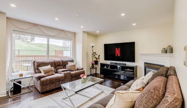 Spacious Upscale 4BR Detached Retreat with Parking in Mississauga