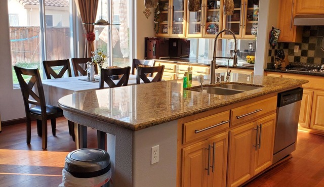Spectacular Spacious Stay for 1 to 16 Guests in Salinas