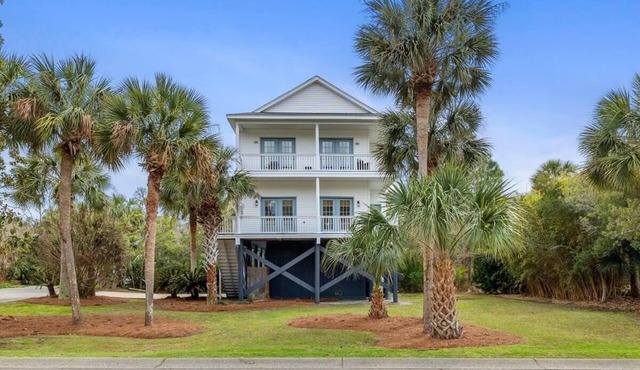 Starfish Landing | Renovated, private 4bd Oasis in Folly Beach