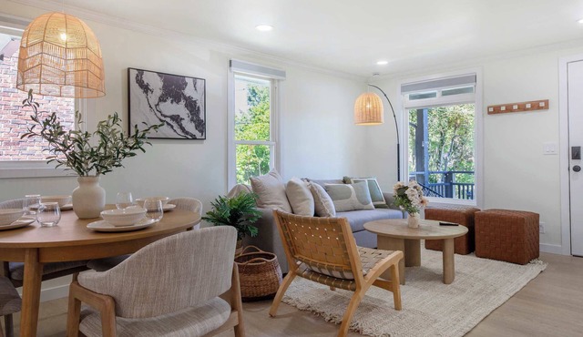 Stunning 4BR Modern Gem: Near UW and Green Lake! in Seattle