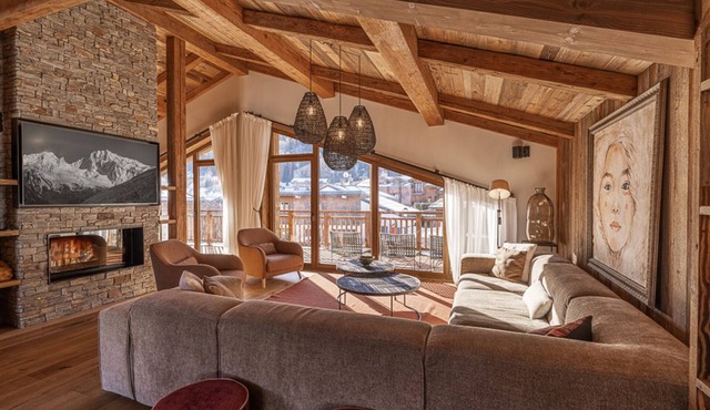 Stunning chalet with sauna and pets allowed in Courchevel in Courchevel