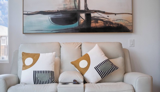 Stunning modern house | Minutes away from the beautiful coastline of California! in Seal Beach