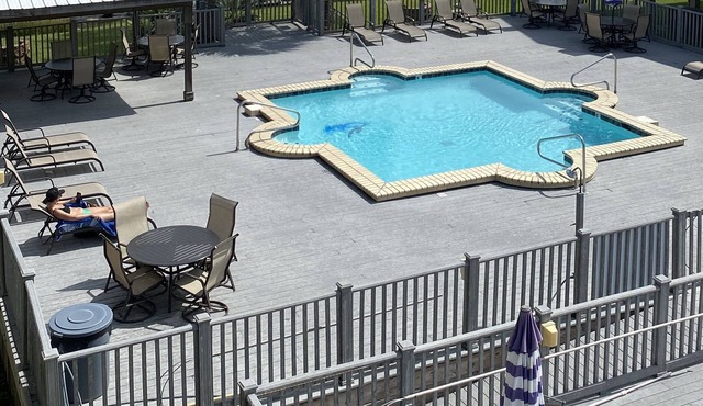 Stunning river views + beach access! Quiet owners unit for longer-term rentals in Orange Beach
