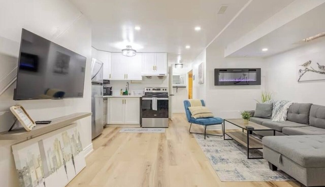 STUNNING & SPACIOUS 1 BEDROOM OASIS in Brampton