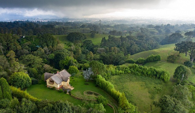 Stunning View of San Jose-private property on 2 acres, Casa Los Cielos & Studio in Mata de Plátano