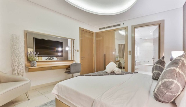 Stylish 1BR in Business Bay | Burj Khalifa View
