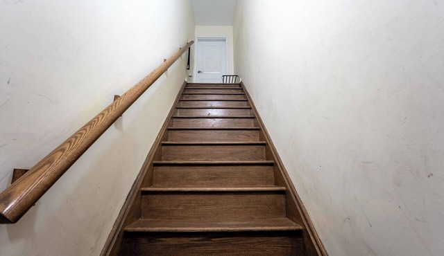 Stylish 2 Bedroom 2 Story Toronto Home w/Parking in Toronto