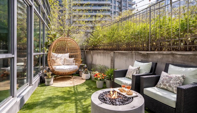 Stylish 2BR Downtown Base for Extended Stays in Toronto